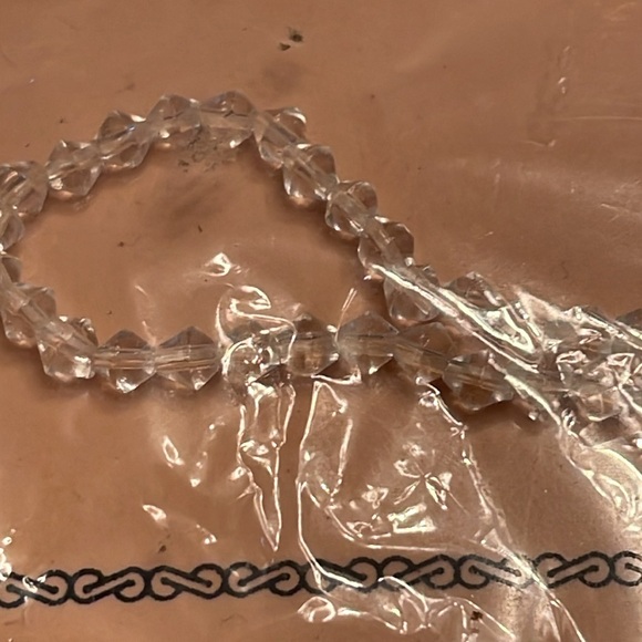 Crystal Eyeglass Neck Strap- the plastic eyeglass arm is SMALL - Picture 4 of 4